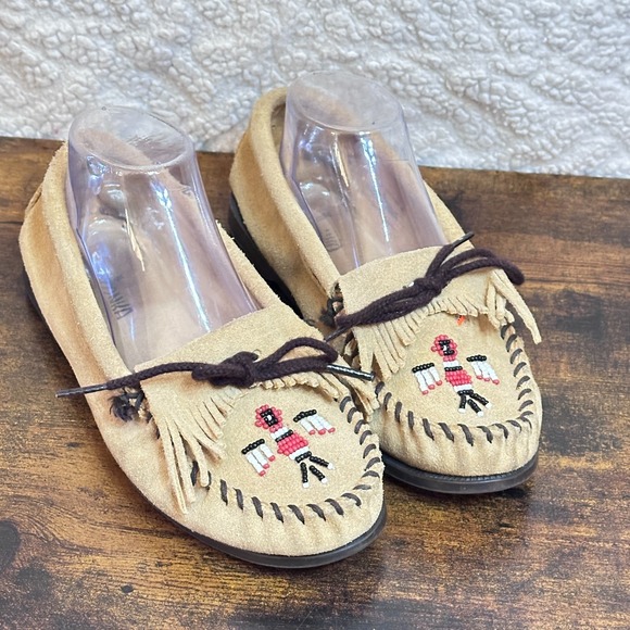 Minnetonka Shoes - Minnetonka THUNDERBIRD BEADED BROWN FRINGE Leather Moccasin Flat Size 8 M